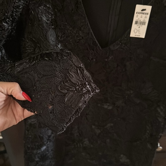 Express flower lace dress - Picture 4 of 12